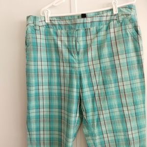 Style & company size 20w plaid Capri